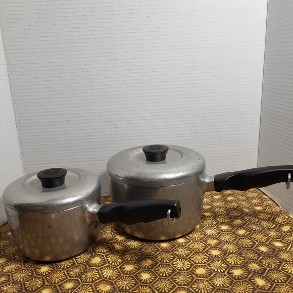 Vintage Wear Ever Heavy Aluminum Cooking Pots # 984 6C(1.5qt) and # 982 4C(1qt) - Picture 1 of 16